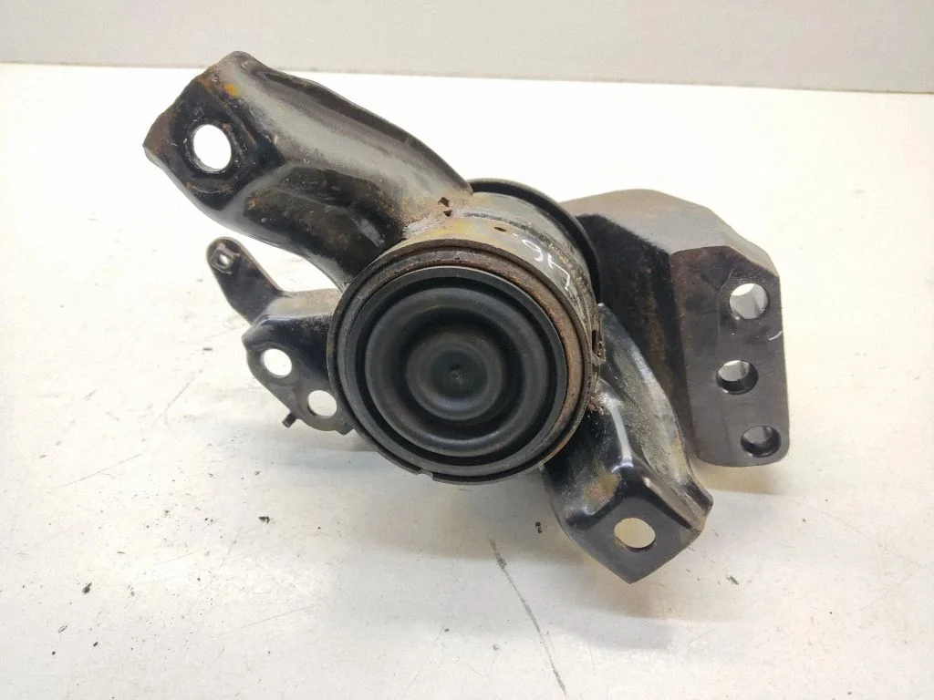 Engine mount bracket 21814C1000