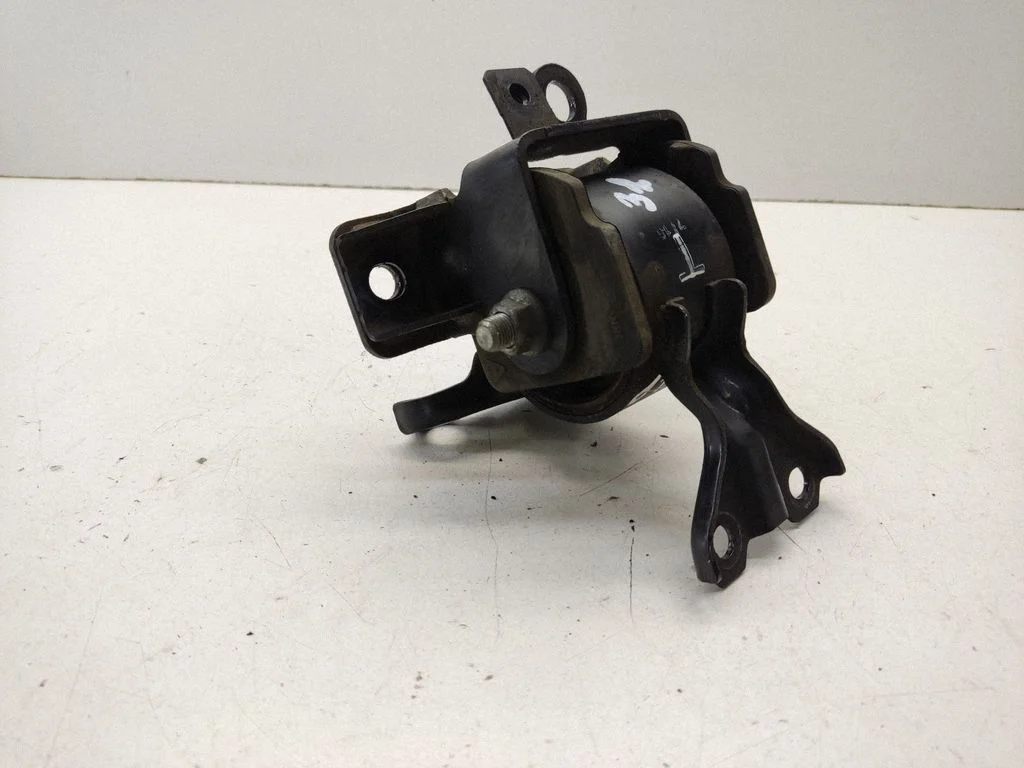 Engine mount bracket MN184344