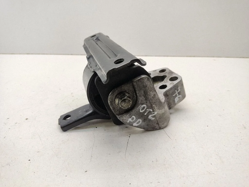 Engine mount bracket MN184344