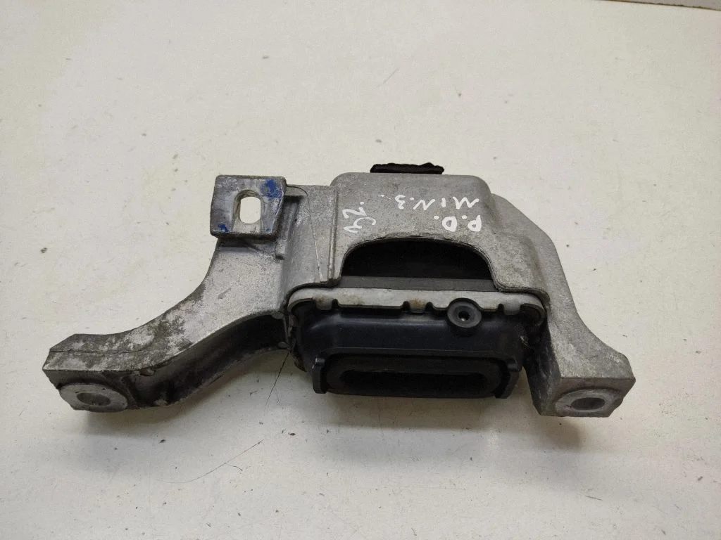 Engine mount bracket – Mini Cooper Countryman R60 (2011-2016)