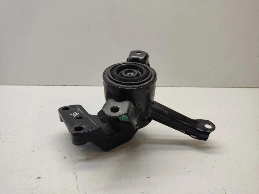 Engine mount bracket 21824H8000