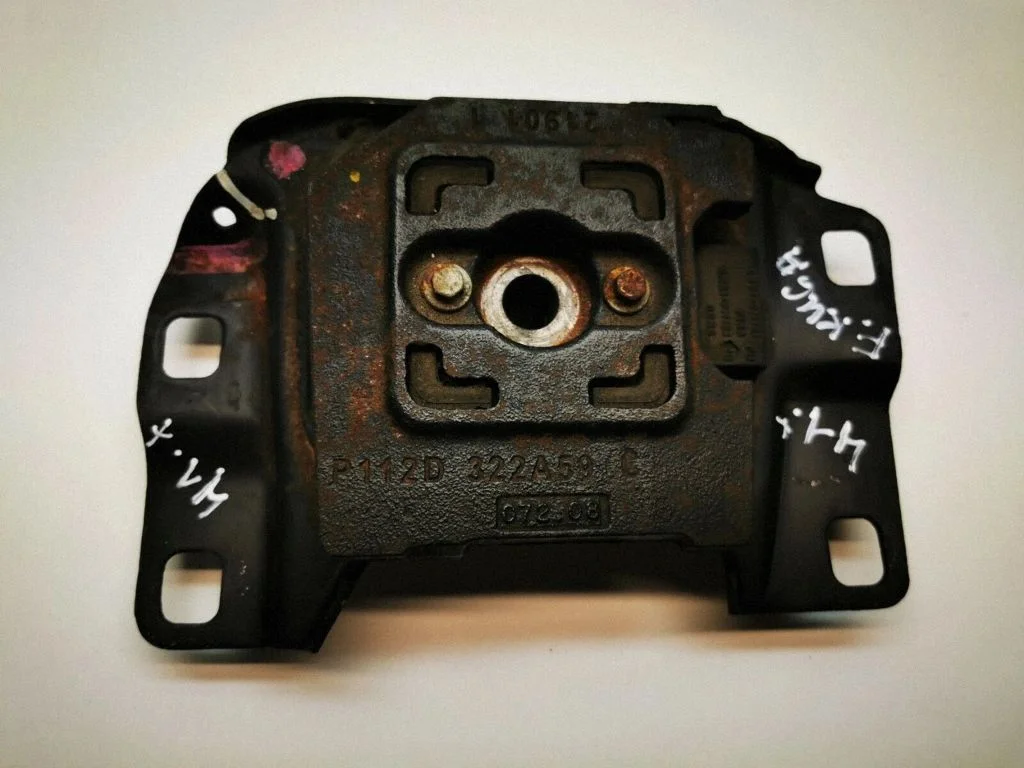 Engine mount bracket – Ford Kuga I (2008-2012)