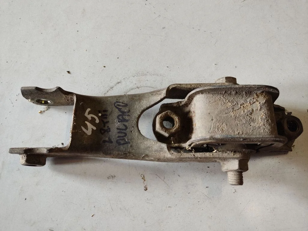 Engine mount bracket – front