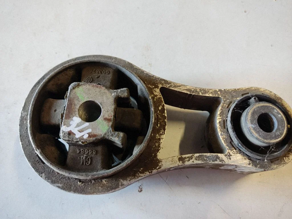 Engine mount bracket 259836