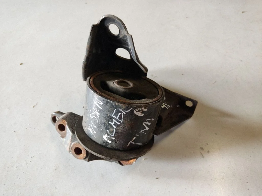 Engine mount bracket – Nissan Almera N16 (2000-2010)