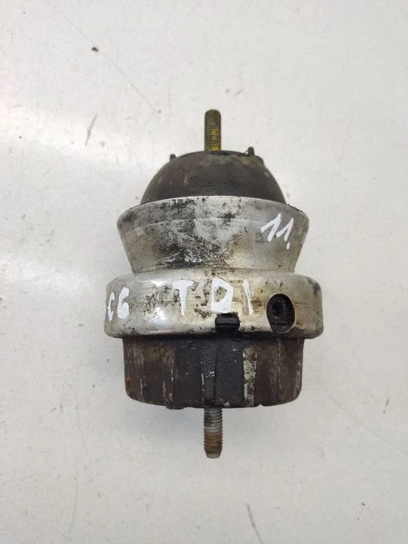 Engine mount bracket W1806711