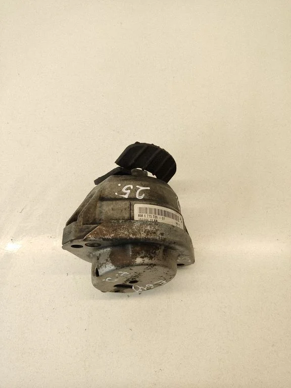 Engine mount bracket 6770726