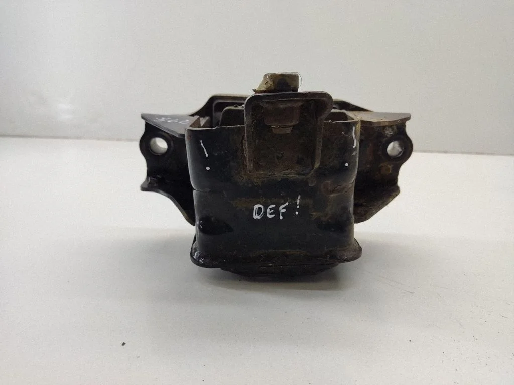 Engine mount bracket 21830C1070