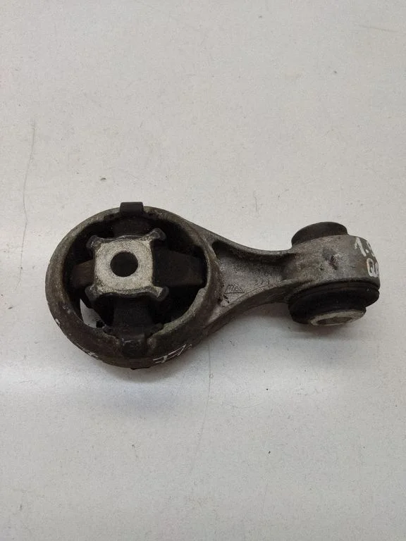 Dzinēja spilvens – Nissan Qashqai+2 (2008-2010)