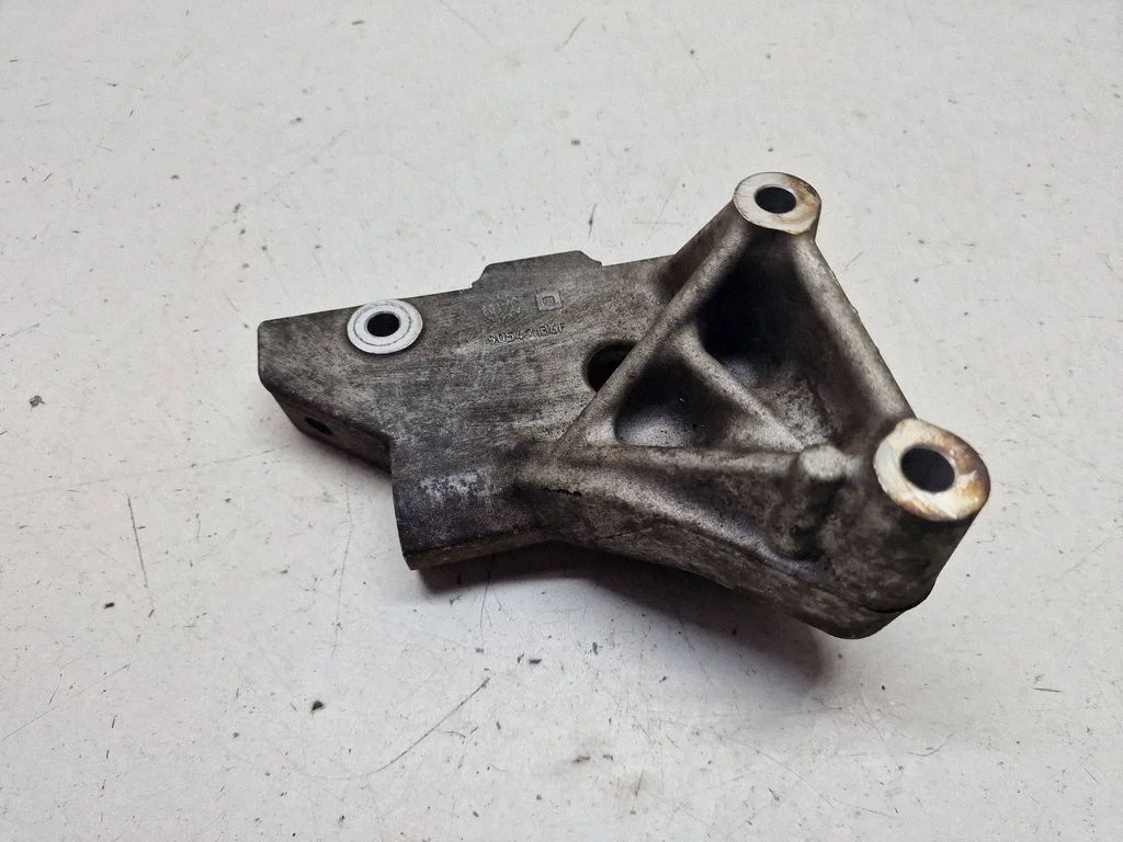 Engine mounting bracket 90542136F