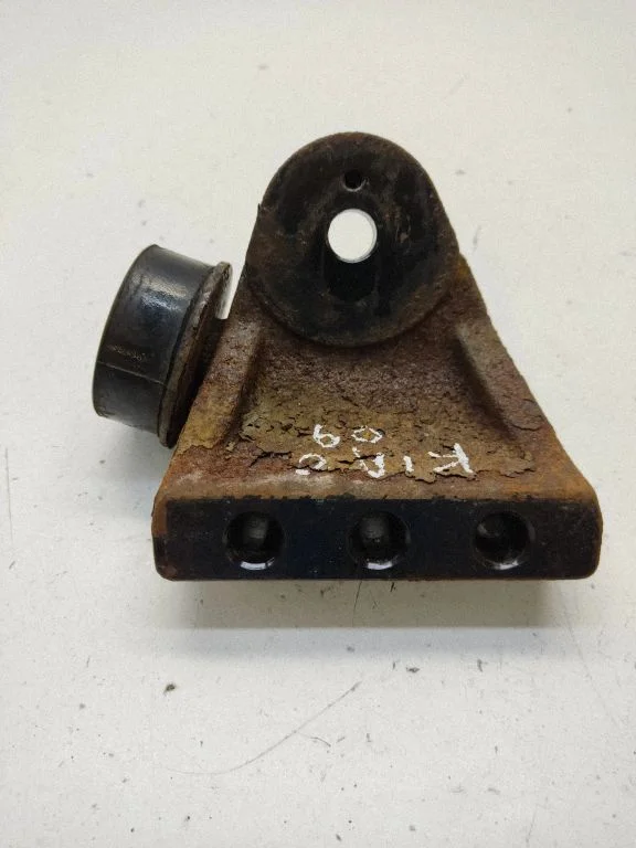 Mootori kinnituskronstein 218234D500