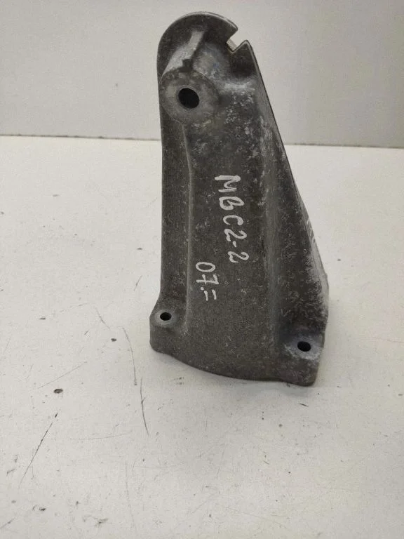 Engine mounting bracket – Mercedes-Benz C-Class AMG W204 (2007-2014)
