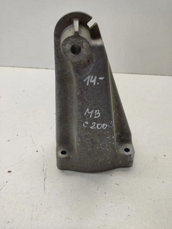 Engine mounting bracket – Mercedes-Benz C-Class AMG W204 (2007-2014)