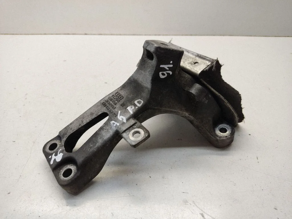 Mootori kinnituskronstein – Audi A5 8T 8F (2007-2016)