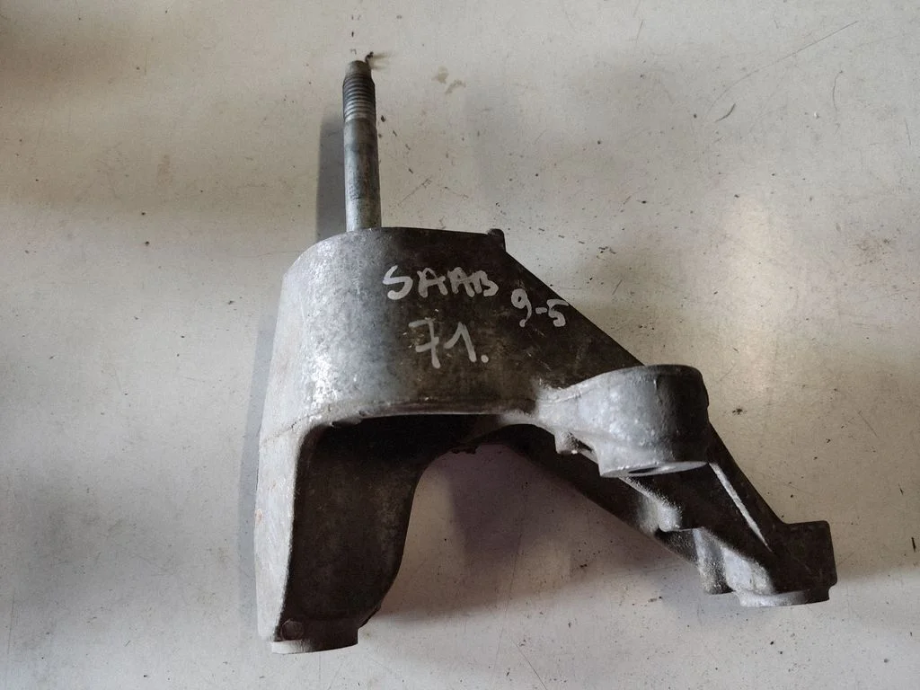 Mootori kinnituskronstein 5063268