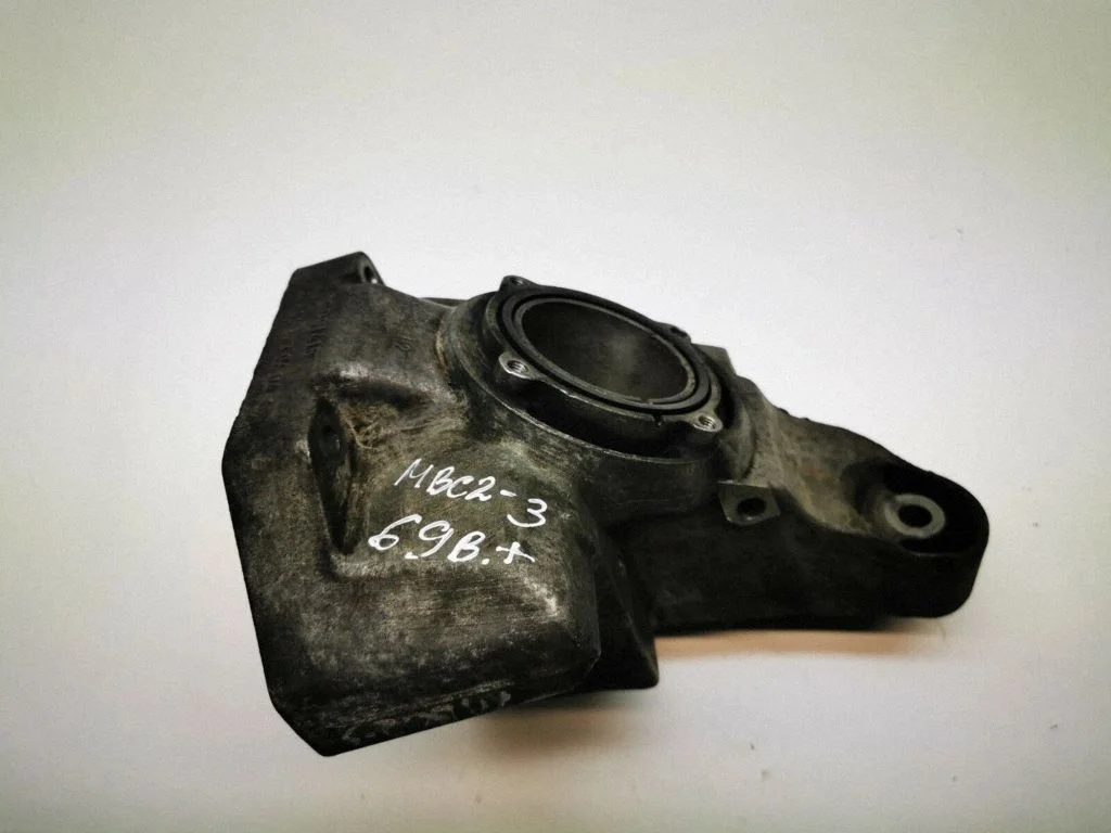 Engine mounting bracket – Mercedes-Benz C-Class AMG W204 (2007-2014)