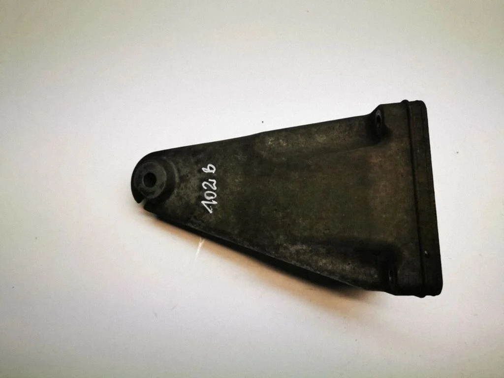 Engine mounting bracket – Mercedes-Benz C-Class AMG W204 (2007-2014)