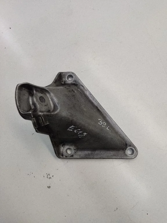 Engine mounting bracket 6761149