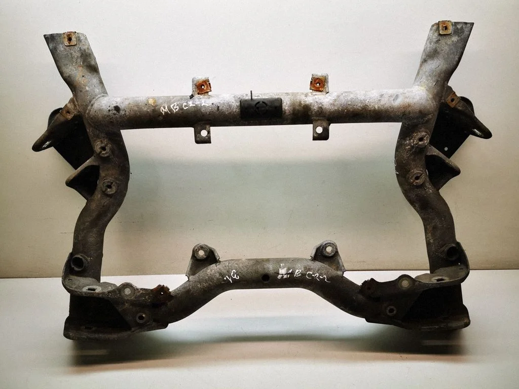 Front subframe – Mercedes-Benz C-Class AMG W204 (2007-2014)