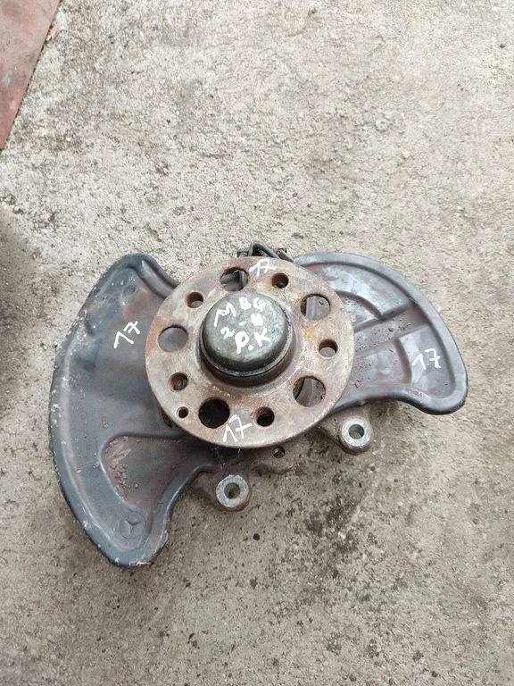 Front wheel hub – Mercedes-Benz C-Class AMG W204 (2007-2014)
