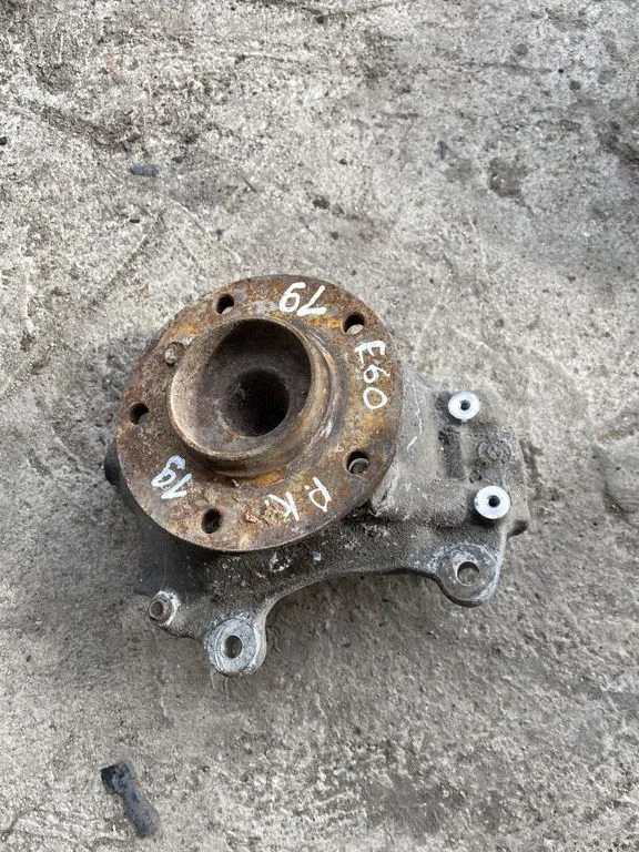 Front wheel hub 6760957