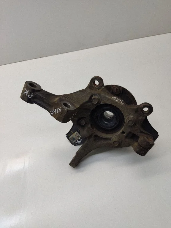 Front wheel hub – front left