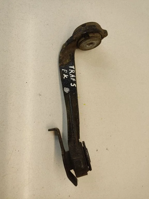 Front control arm – front left