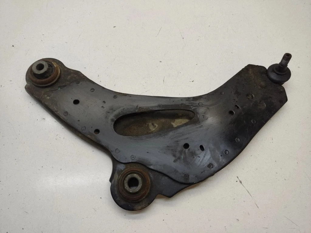 Front lower control arm/wishbone – front left