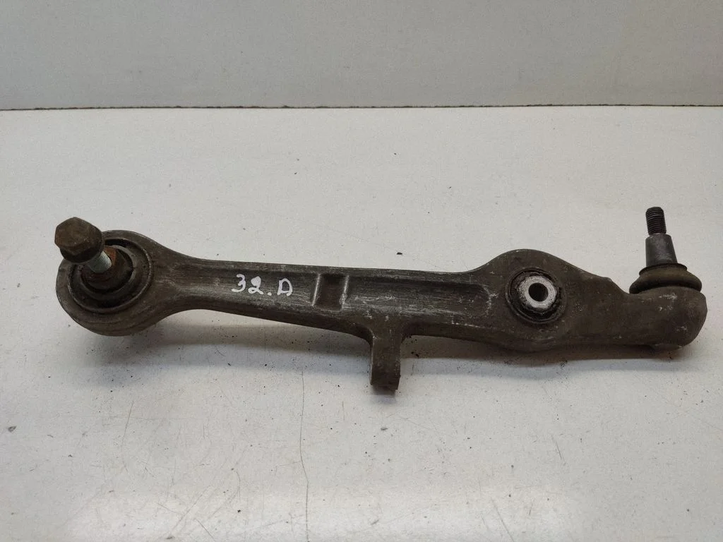 Front lower control arm/wishbone – front right