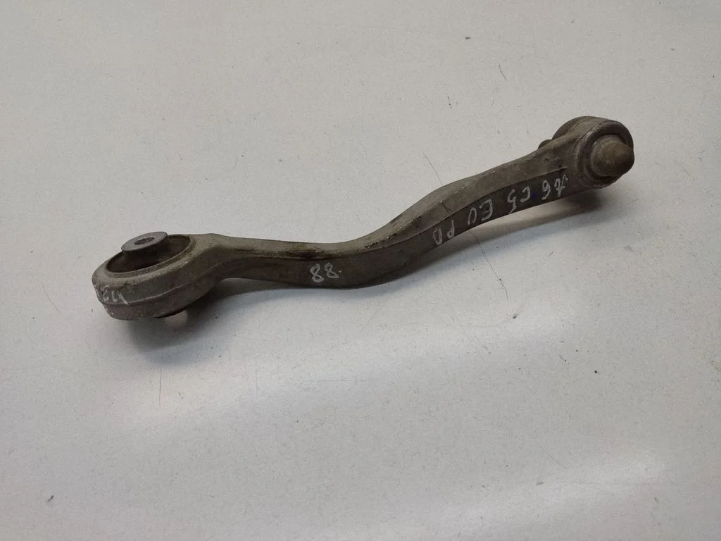 Front lower control arm/wishbone – front right