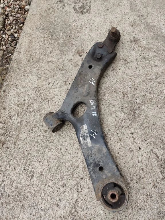 Front lower control arm/wishbone – front right