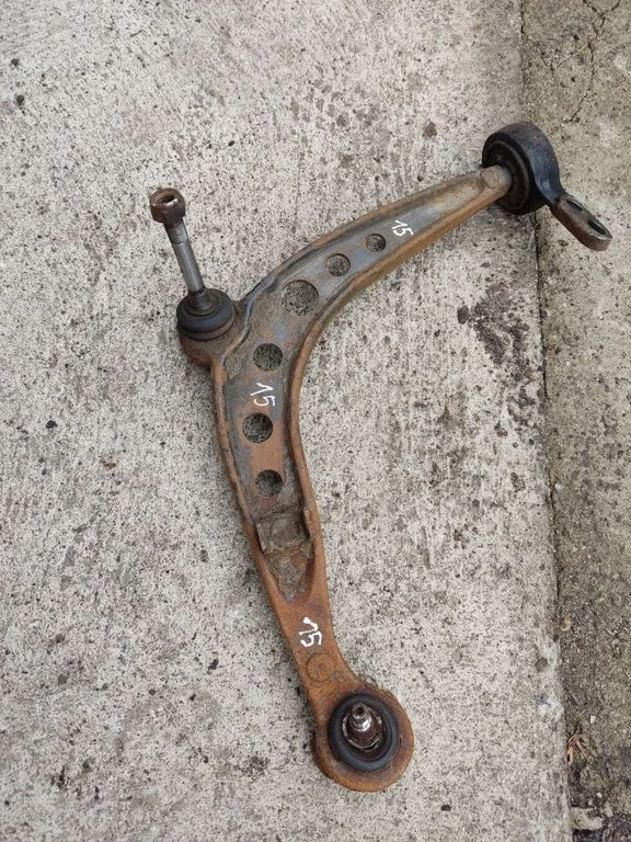 Front lower control arm/wishbone – front left