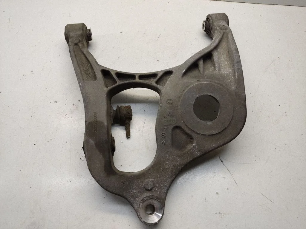 Tagumine ülemine õõtshoob 060358106D