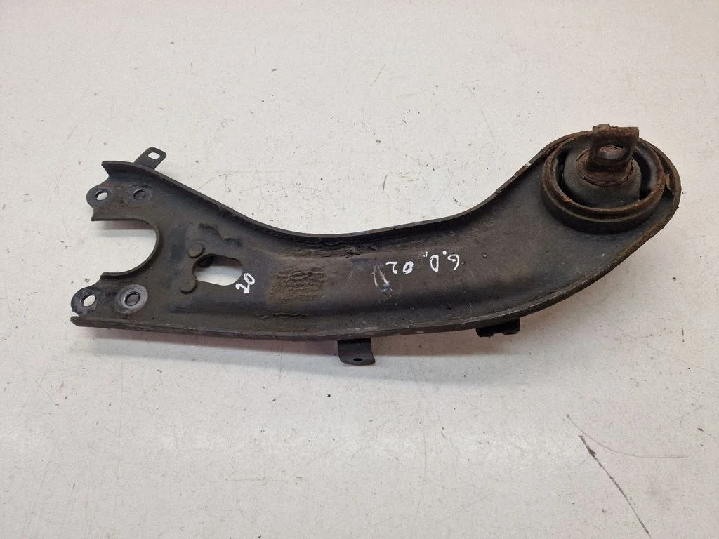 Rear upper control arm/wishbone – rear right