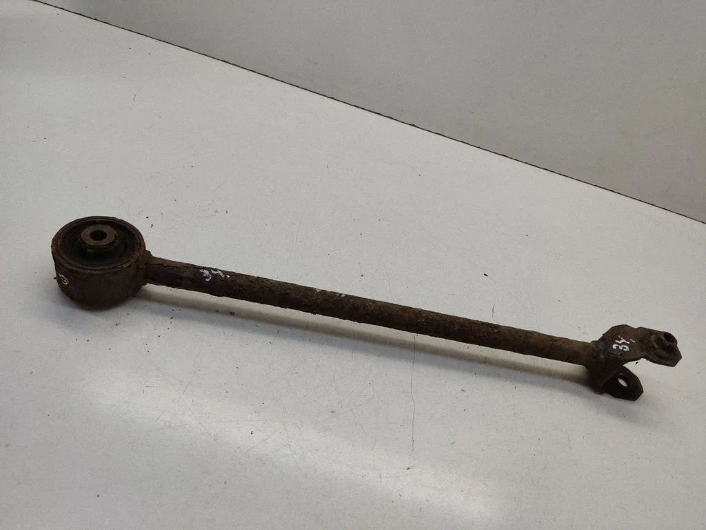 Rear upper control arm/wishbone – rear right