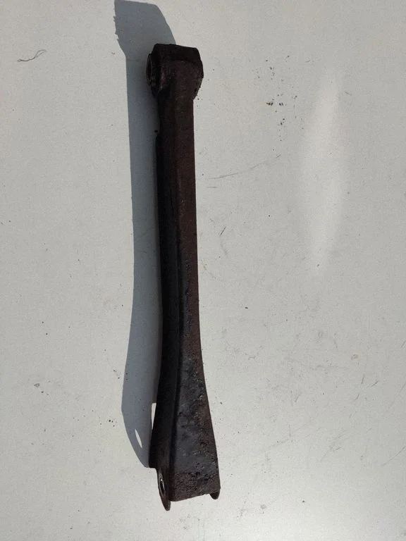 Rear upper control arm/wishbone – rear right