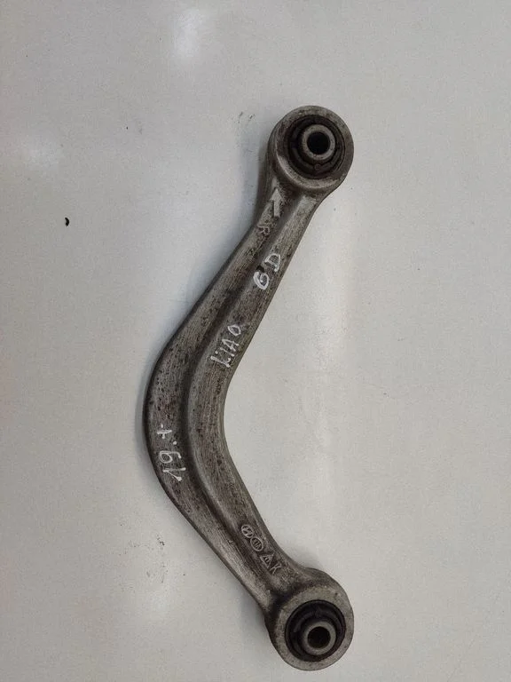 Rear upper control arm/wishbone – rear right