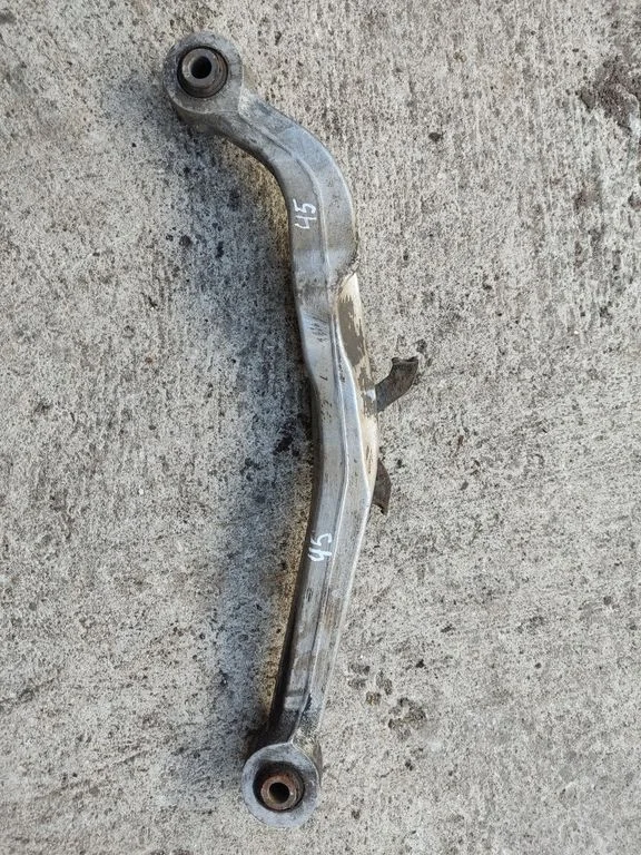 Rear upper control arm/wishbone – rear right