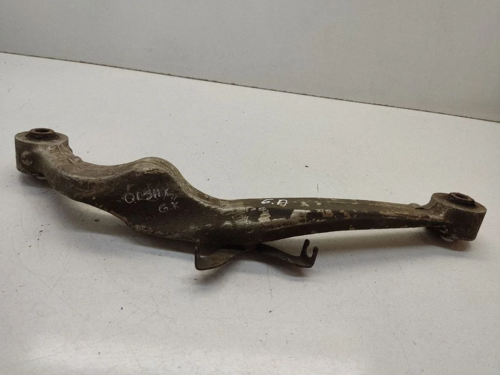 Rear upper control arm/wishbone – rear left
