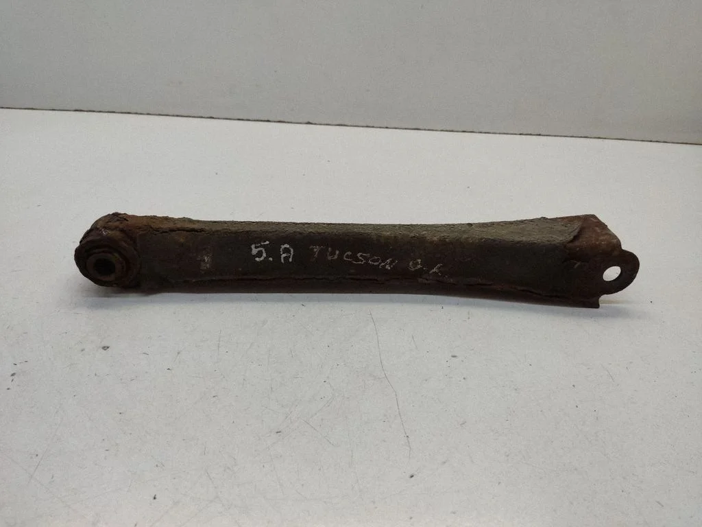 Rear upper control arm/wishbone – rear left