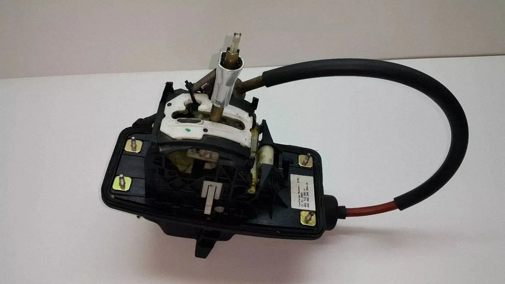 Gear selector mechanism 8E2713041H