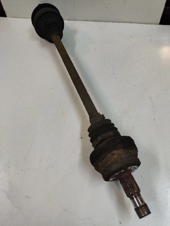 Rear driveshaft – rear right