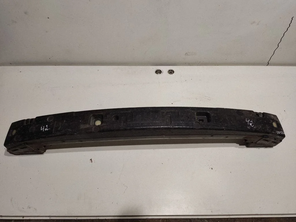 Front bumper cross member – Chrysler Voyager (2004-2007)