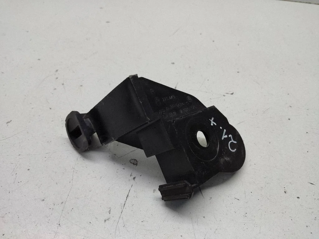 Front bumper mounting bracket 7030620