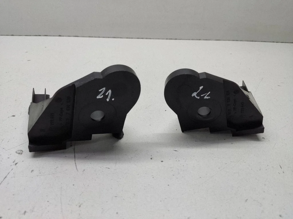 Front bumper mounting bracket 7030620