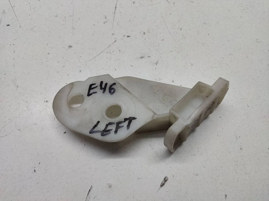 Front bumper mounting bracket 8195295