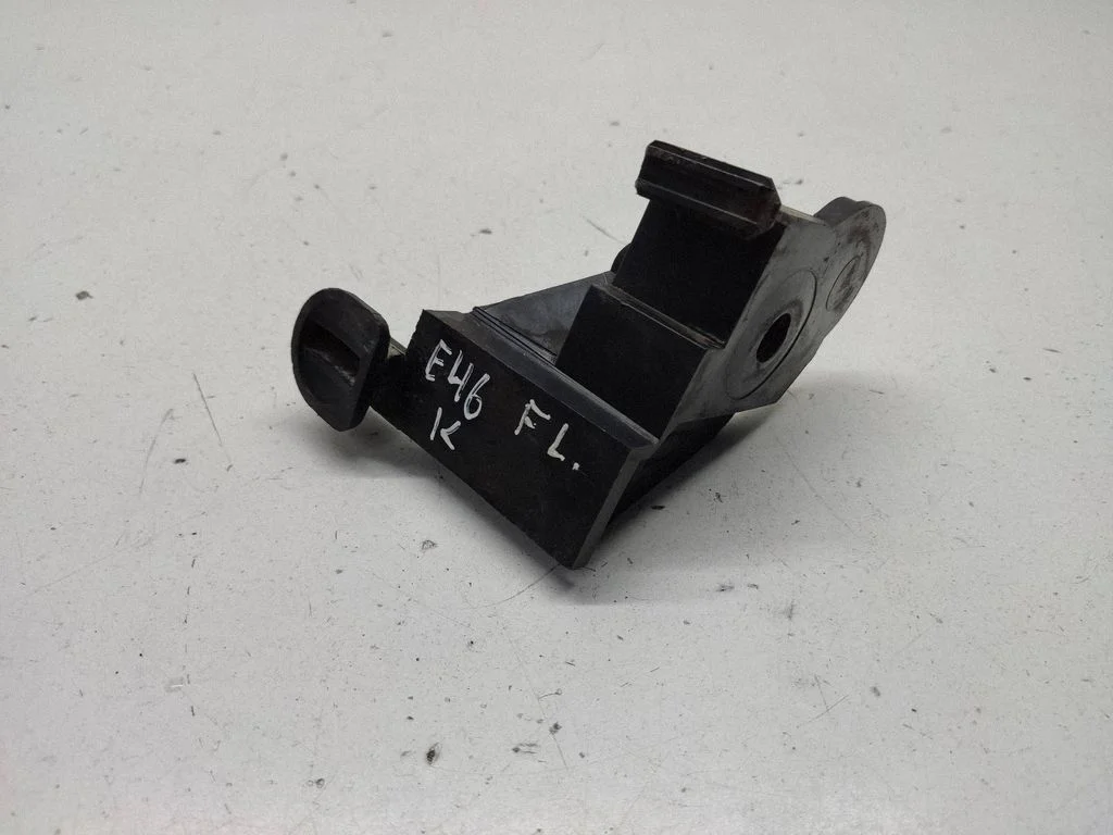 Front bumper mounting bracket 7030619