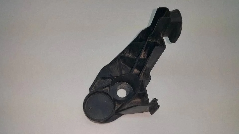 Front bumper mounting bracket 7030620