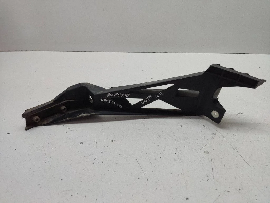 Esistange kinnitusklamber – Chrysler Grand Voyager V (2007-2015)