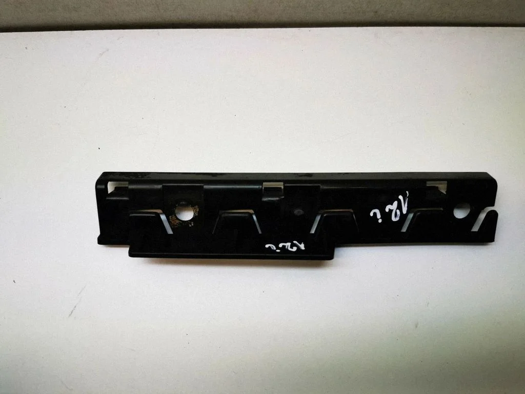Front bumper mounting bracket 7066227